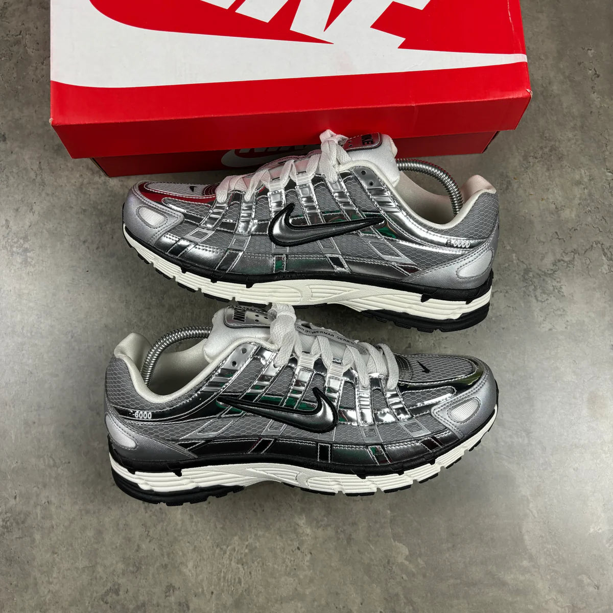 NIKE P-6000 TRAINERS - METALLIC SILVER